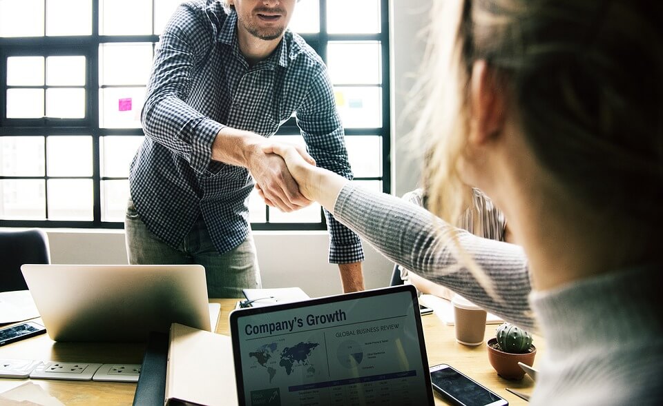 Le travail par mission en portage salarial pour les jeunes retraités